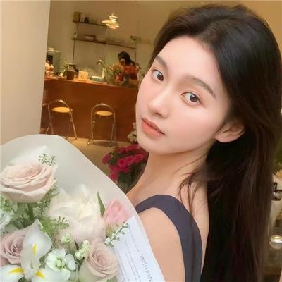 隐于书后